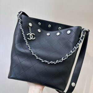 Classic CHANEL Bag: A Stylish and Versatile Choice for Elegance